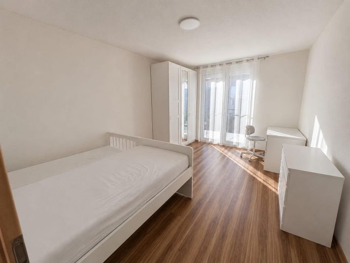 Piso en propiedad, apto para familias, en 2 plantas con carácter de casa y jardín propio – Schlafzimmer 3