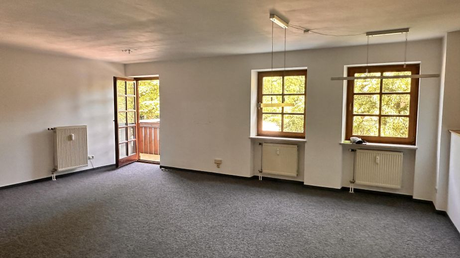 Top location! Beautiful office directly at Max-Josefs-Platz. Balcony & mountain views. No commission! – Büro Süd