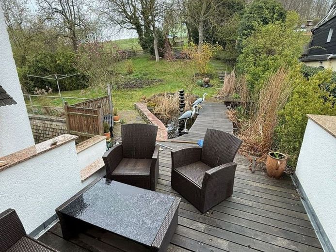 4-Zi. mit Laminat, Küchenofen, Terrasse, Kachelofen und offener Küche in zentraler Lage! – Foto 1
