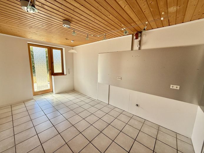 Barrierefreie Erdgeschosswohnung mit großem Garten & Terrasse in Wesseling-Keldenich – Kochen mit Zugang zum Garten