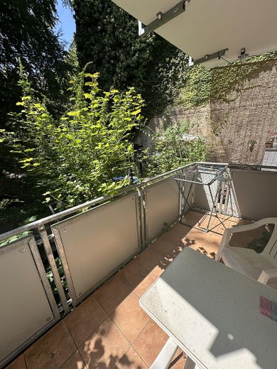 2-Zimmer-Wohnung mit sonnigem Balkon in begehrter Lage – Balkon 4