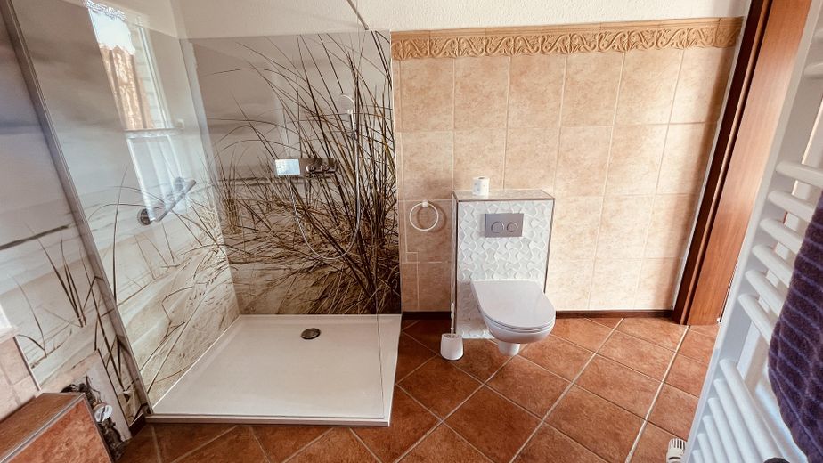 Wochenendhaus auf 966qm mit fantastischem Weitblick provisionsfrei zu verkaufen – Dusche WC, 06/2026