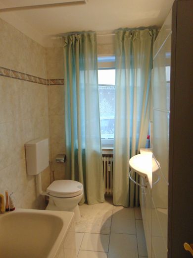 2-Generationen-Haus mit zusätzlicher Einliegerwohnung in Bad Wörishofen – Badezimmer EG