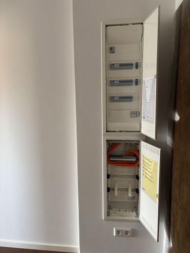 Sanierte ruhige Wohnung im Herzen von Korntal mit Garage, Balkonkraftwerk, Wallbox, 2 Sonnenbalkone – Neue Elektrik