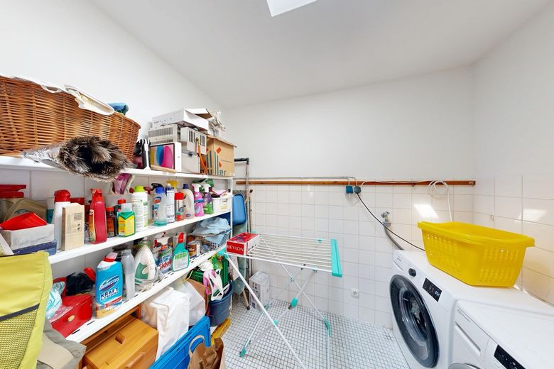 Lichtdurchflutete 4-Zimmer-Wohnung mit 138 m², inkl. Tiefgarage und Balkon in Hamburg-Bergedorf – Waschküche