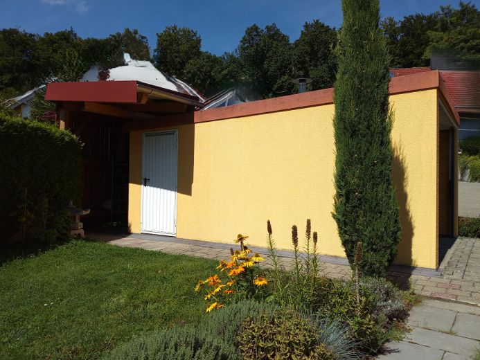 Garage mit seiten Tür