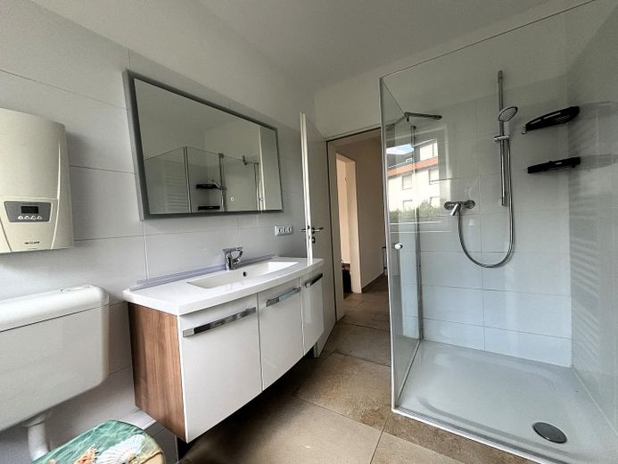 Helle 3-Zimmer-EG-Wohnung mit Terrasse und großem Garten – 48366 Laer – Badezimmer