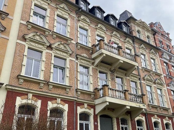 Luminoso ático de 3 habitaciones – aprox. 100 m² con balcón y amplias vistas a zonas verdes – Foto 1