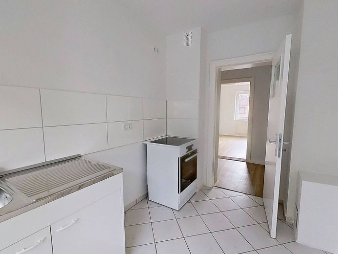 Einziehen und für den Herbst einkuscheln - mit einem KALTMIETERLASS: 3-Zimmer-Wohnung mit BALKON in fußläufiger Nähe zum Kanal – Ansicht II: Küche