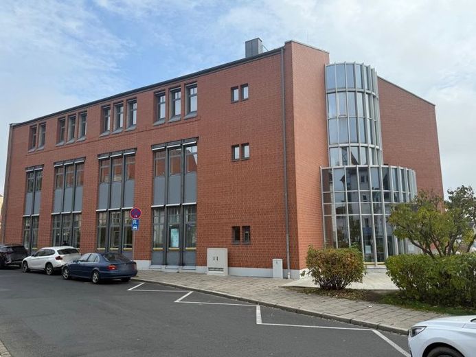 Gewerbeflächen in zentraler Lage – Gesamtfl. ca. 230 m² – 2. OG – barrierefrei mit Aufzug & Tiefgarage – Foto 1