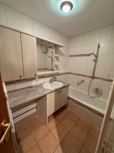 Attraktive 3-Zimmer-Erdgeschosswohnung mit Loggia, Garage und Blick ins Grüne – sofort bezugsbereit – Foto 12