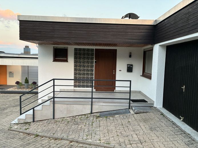Weil der Stadt merkezinde büyük bir evde paylaşımlı daire odası – EG Hauseingang