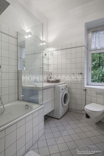 Exklusive 4-Zimmer-Altbauwohnung mit Balkon  &  Tiefgarage in Top-Lage – de131a9308ed747e78cd6815e5c69cb743a38cc8.jpg