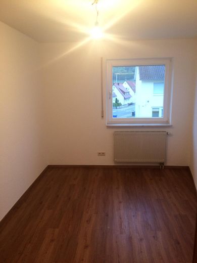 Mehrfamilienhaus - 5 Wohnungen u. 2 Garagen – Whg 5 Schlafzimmer