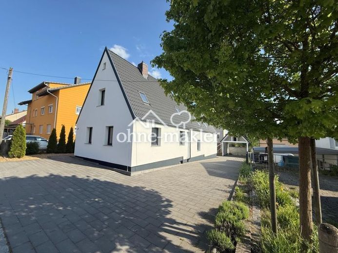 Modernisiertes Einfamilienhaus mit separatem Wohnbereich und großem Garten in Lonnerstadt – Foto 1