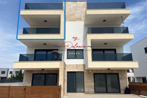 Privlaka - exklusive S-201 Wohnung, Dachterrasse 150m zum Strand