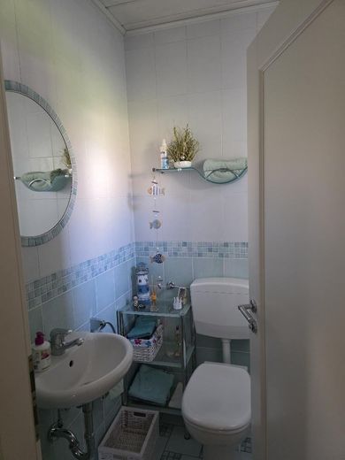 Тихий и очень ухоженный частный дом в центре Бёнена – Gäste WC mit Tageslicht