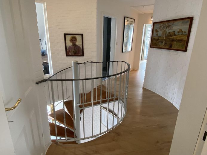 Freistehendes, individuelles  Architektenhaus mit separat gelegener Einliegerwohnung – Flurbereich OG