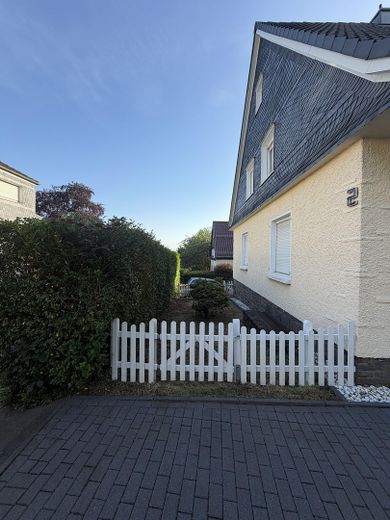 Attraktives Anlageobjekt in Wermelskirchen: Einfamilienhaus plus Anbau mit 2 Wohnungen – Foto 3