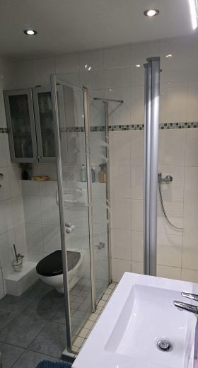 118,80 m² क्षेत्रफल वाला 4-कमरों का अपार्टमेंट, बगीचे, काँच से बंद बालकनी, लिफ्ट और निजी गैरेज के साथ – फोटो 3