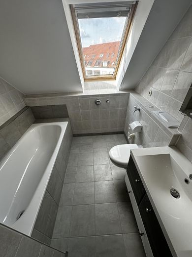 Gemütliche 3-Zimmer-Wohnung mit cleverem Extrazimmer und Garage – Master-Bad