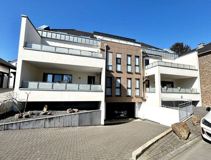 Piso muy moderno y luminoso con balcón y cocina amueblada en Troisdorf, Müllekoven – Ansicht hinten