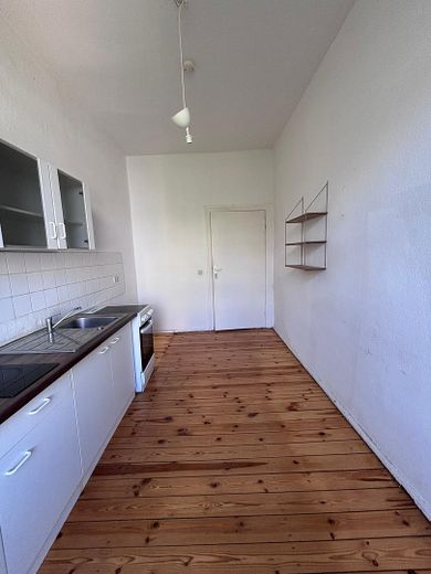 Provisyon yok. Neukölln'ün kalbinde ışıkla dolu ve geniş eski bina dairesi – Küche