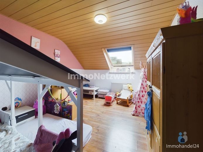 TOP***Zweifamilienhaus mit 4 Garagen im Vorort von Elsdorf***NEU – Kinderzimmer