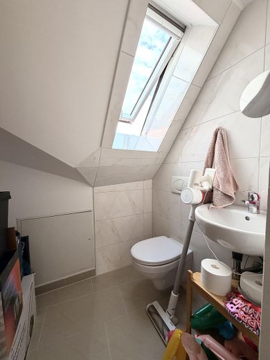 Einzigartiges Dachgeschoss +++ PROVISIONSFREI +++ 4 Zimmer, offene Balken & viel Tageslicht + Garage – separates WC