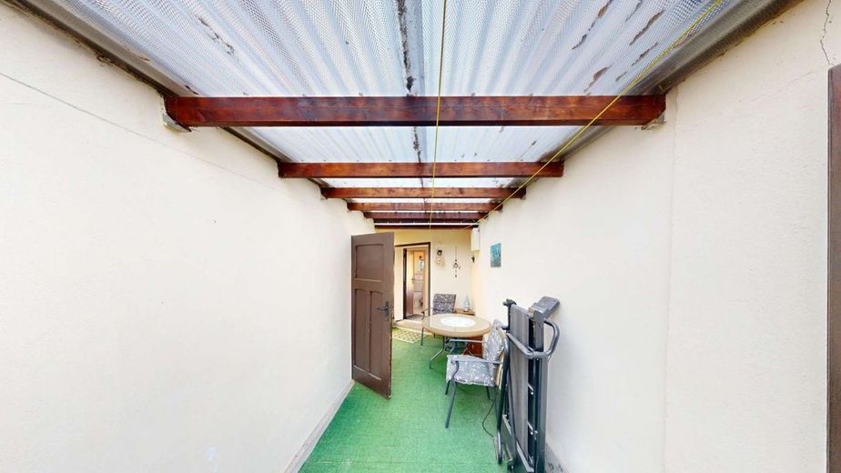 Behagliches Einfamilienhaus mit Balkon, Kamin &amp; Nebengebäude - perfekt für ruhiges, zentrales Wohnen – Ueberdachter Verbindungsgang