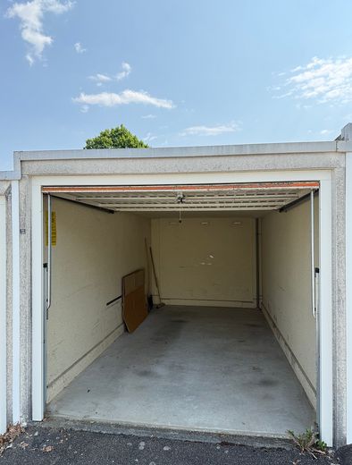Appartamento di 3 locali completamente ristrutturato con vista panoramica, cucina componibile e garage – Einzelgarage