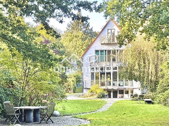 Exclusive Bremen House by the Lake – Parkland & Building Land – Photo 1