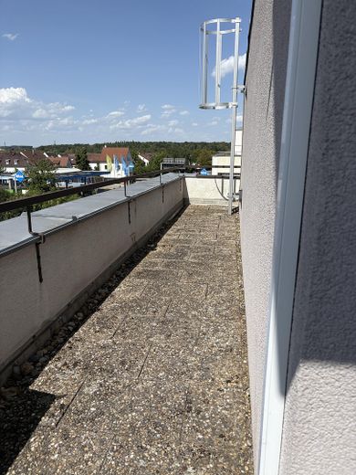 Hermoso ático de 2 habitaciones (tras la reforma) en Neckarsulm-Neuberg – Dachterrasse - Bild 1