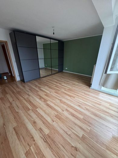 Wassergrundstück: Helle und großzügige 2-Zimmerwohnung – Schlafzimmer