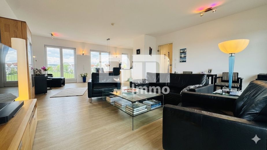 Exklusives Penthouse-Juwel mit 360 Grad Panorama-Dachterrasse in Baunatal-Großenritte – Wohn / Esszimmer / 4x Zugang Dachterrasse