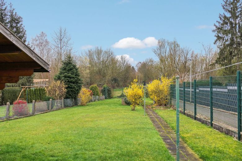 Doppelter Wohntraum auf einem Grundstück - Zwei Häuser, ein Zuhause! – Gartenansicht