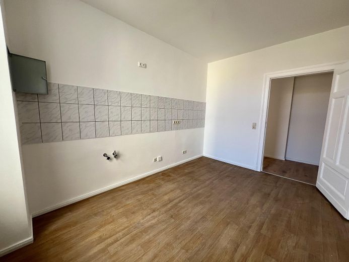 3-Zimmer-Whg, frisch modernisiert, Dusch-Wannenbad, Gäste WC, große Küche – Küche 1