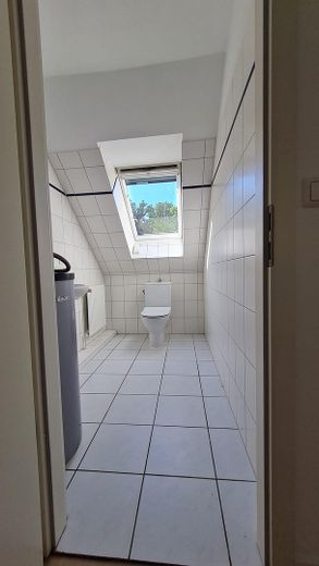 Schönes Haus im Grünen mit Garten & Garage in Berlin Kaulsdorf – Gästeklo DG