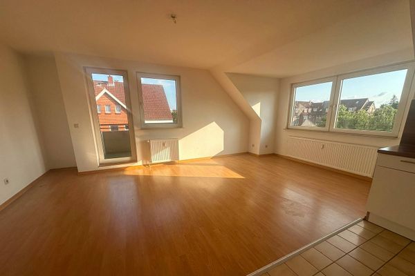 Attention singles & couples: 2-room attic apartment with open kitchen