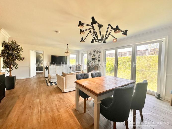 Lichtdurchflutete Designwohnung mit Balkon – 8ab6e76b7ed3a79fb91a27d0f95db65684839529.jpg
