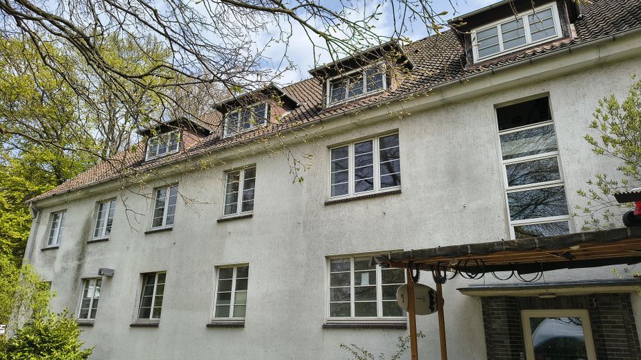 Große, bezugsfertige Wohnung - 6,5 Zimmer + 3 Stellplätze – Foto 2