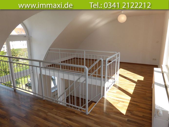 MAISONETTE IM DACHGESCHOSS + 2,5 RAUM VERMIETET + 2 TIEFGARAGENPLÄTZE – Galerie obere Ebene