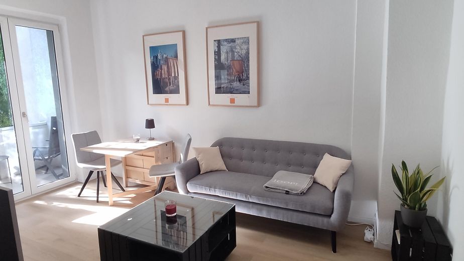 Modernes und vollmöbliertes Zuhause in zentraler Lage - Uniklinikum Essen – Wohnzimmer