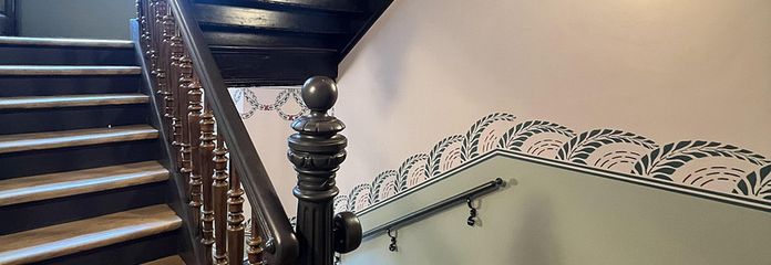 Piso de época reformado con materiales de alta calidad, a estrenar, con balcón y plaza de aparcamiento – Treppenhaus