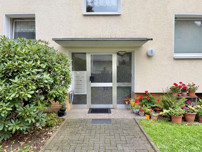 Wunderschöne 3-Zimmer-Eigentumswohnung mit Garage – Eingangsbereich