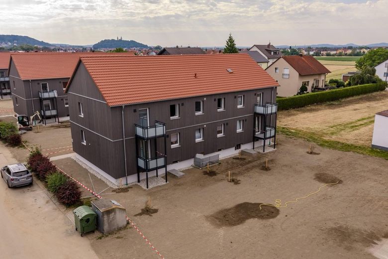 Ihr neu saniertes Zuhause in Schwandorf-Ettmannsdorf: 3-Zimmerwohnung mit Balkon – Neue Balkonanlage