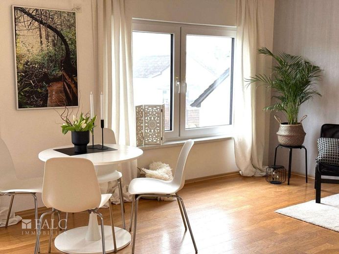 Natur - Aussicht - Zuhause: Tolles Einfamilienhaus mit großem Grundstück – Ess- Wohnbereich