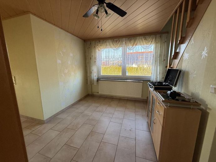 Dieses Einfamilienhaus ist in Massivbauweise mit viel Nebengebäude – Bild 9