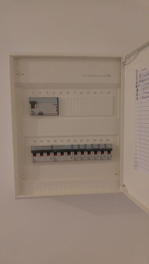 Topsanierte DG Wohnung, WG geeignet, Einbauküche, zentral – Foto 3