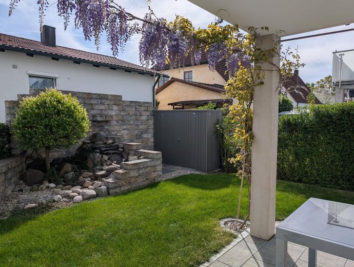 Terrasse mit Garten